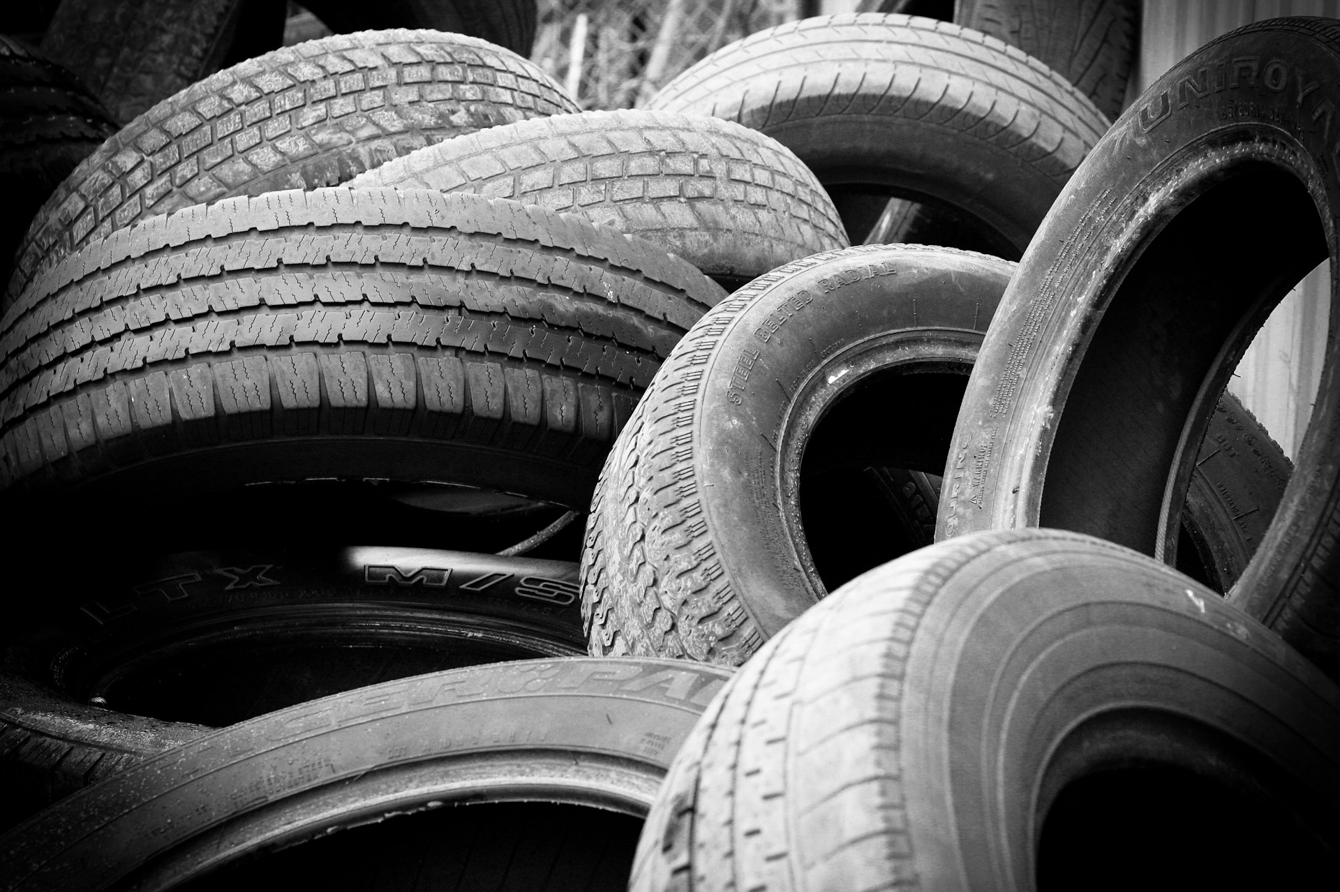 Cum să alegi anvelopele potrivite 195/65 R15 pentru condiții variate de vreme și teren pe timpul verii