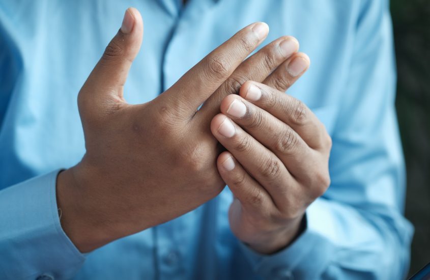 Inflamatiile articulare: cauze, simptome si remedii recomandate