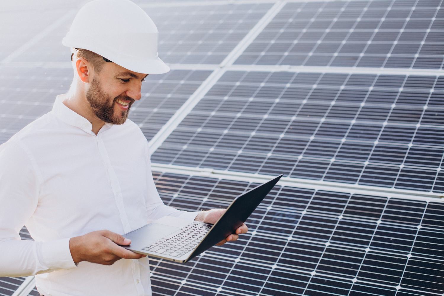 Care este componența unui sistem de panouri fotovoltaice