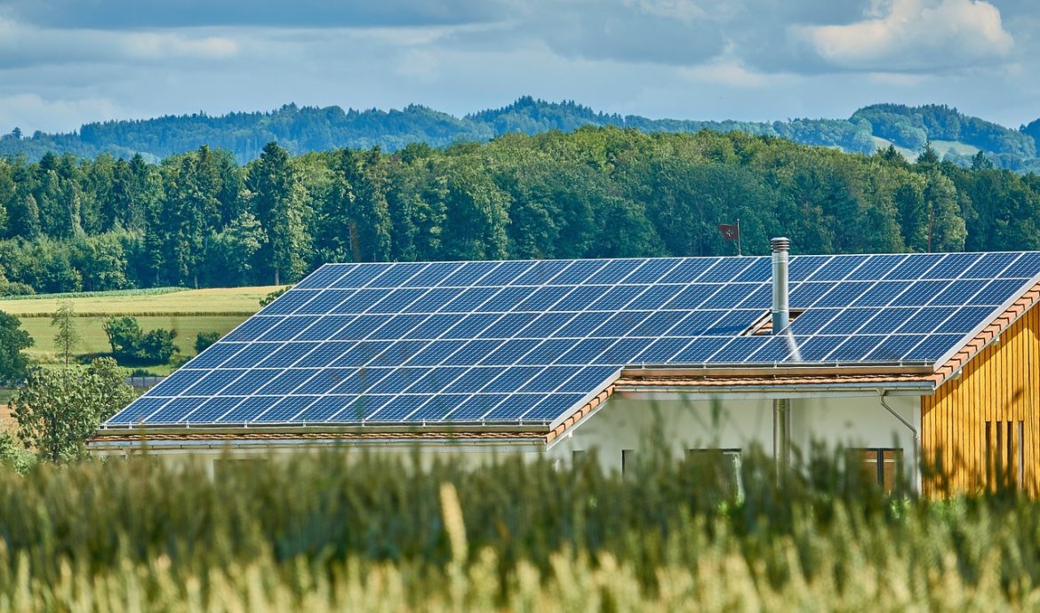 Iată ce să ai în vedere atunci când plănuiești să apelezi la panouri fotovoltaice pentru afacerea ta!