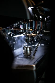 Alege cu încredere: Top expresoare cafea râșnite profesionale pentru aroma perfectă