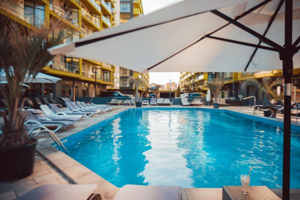 Complex Mamaia cu piscină: cum să îți alegi cea mai bună cazare pentru vacanța ta