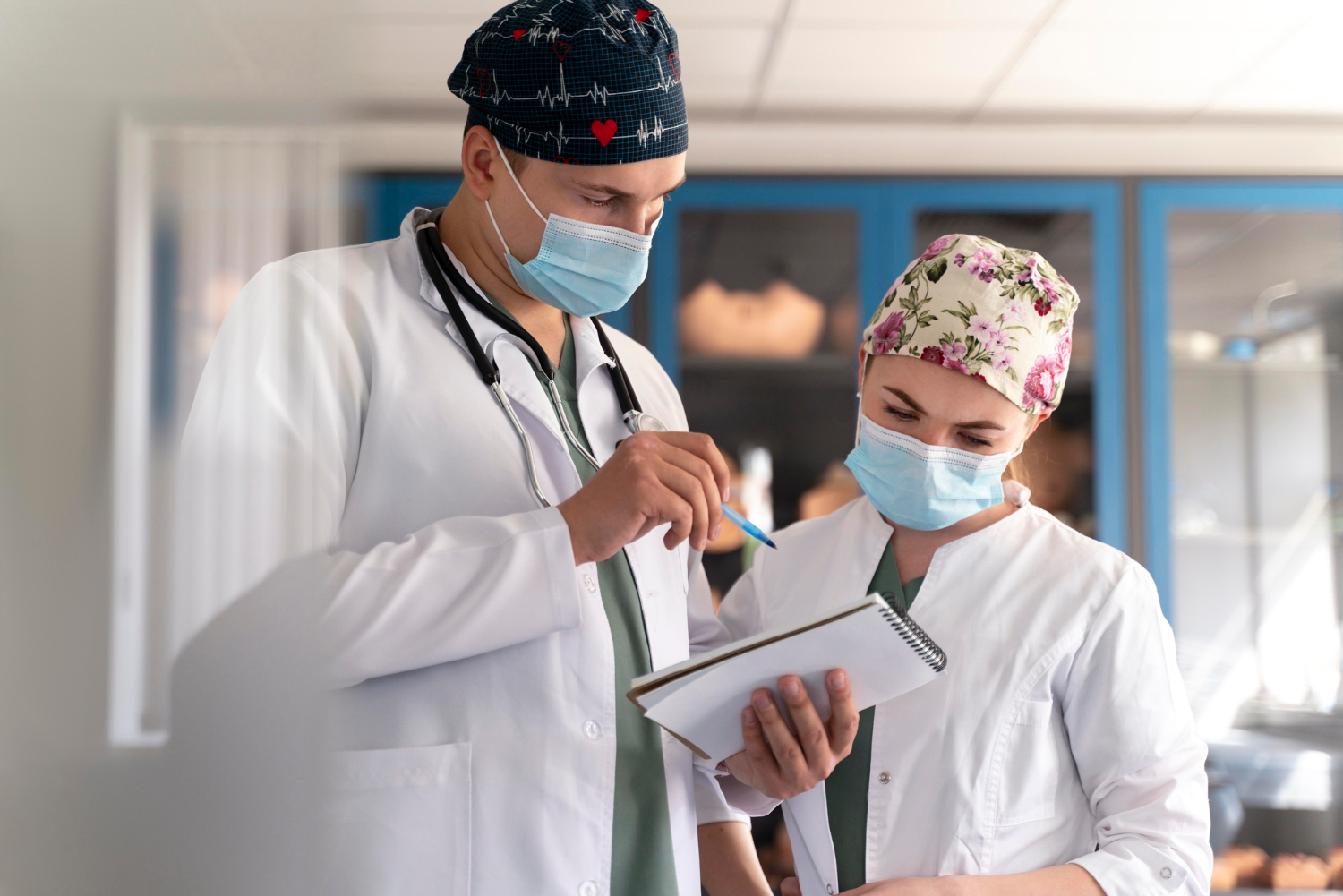 Utilizarea Bonetelor în Spital: Importanța și Diversitatea lor în Îngrijirea Medicală
