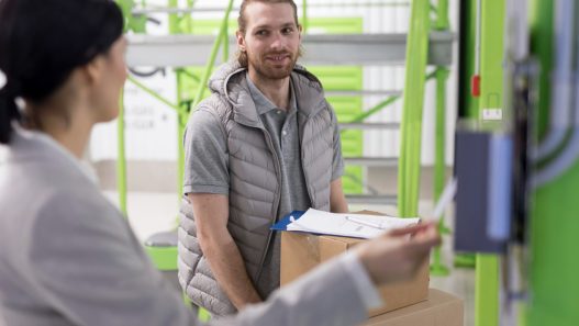 Cum decizi între a investi într-un depozit propriu și un partener de fulfillment?