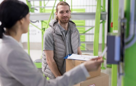 Cum decizi între a investi într-un depozit propriu și un partener de fulfillment?