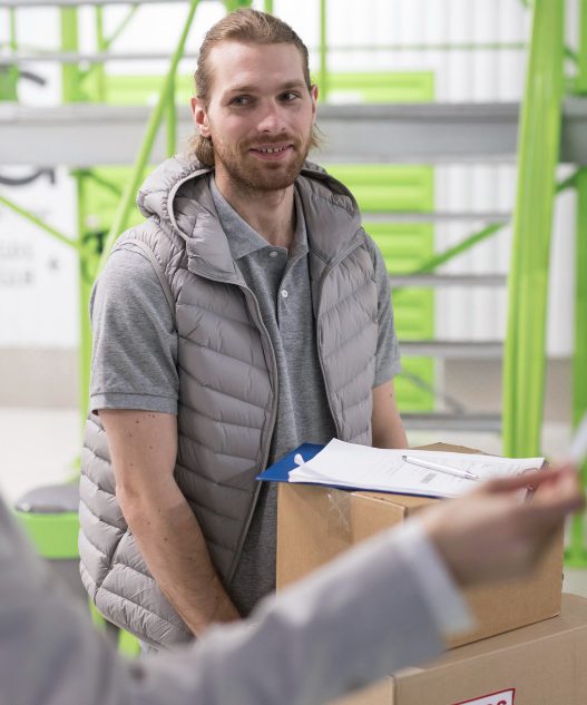 Cum decizi între a investi într-un depozit propriu și un partener de fulfillment?